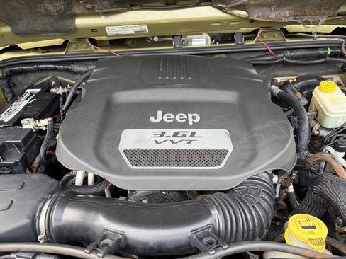 Used 2013 Jeep Wrangler Unlimited Sahara w/ Connectivity Group image 22