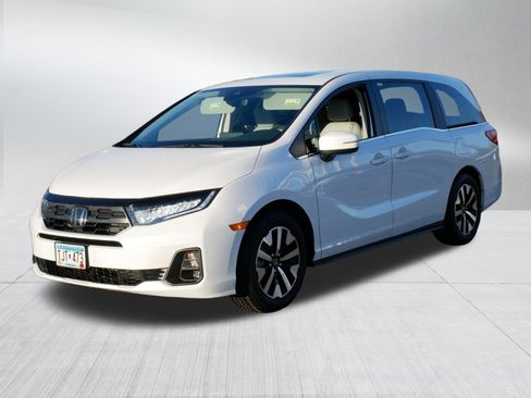 Certified 2026 Honda Odyssey EX-L image 3