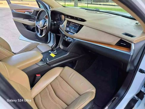 Used 2017 Cadillac XT5 Platinum image 11
