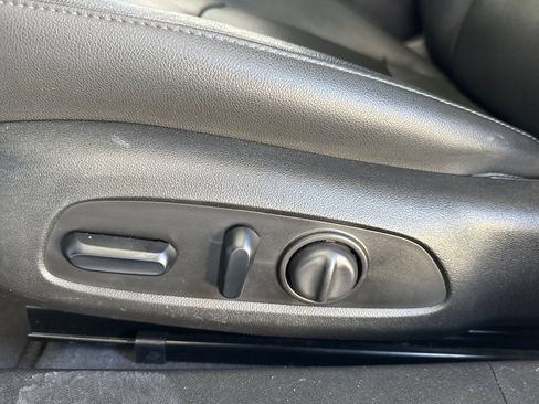 Used 2019 Chevrolet Malibu Hybrid w/ Leather Package FWD image 15