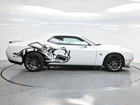 Used 2022 Dodge Challenger R/T Scat Pack w/ Driver Convenience Group RWD image 38