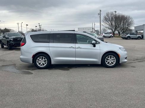 Used 2023 Chrysler Voyager LX FWD image 4