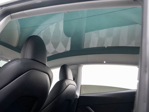 Used 2023 Tesla Model Y Long Range image 18