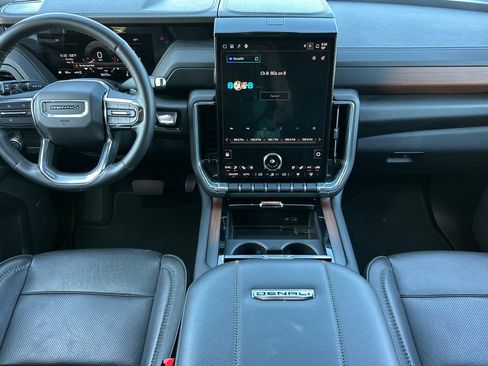 Used 2025 GMC Yukon XL Denali AWD/4WD image 15