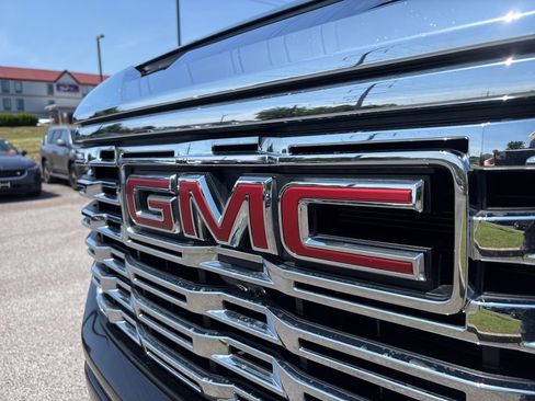 Used 2023 GMC Sierra 1500 Denali w/ Denali Reserve Package AWD/4WD image 11