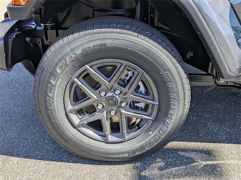 New 2025 Jeep Gladiator Sport image 29