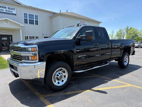 Used 2017 Chevrolet Silverado 2500 W/T w/ WT Convenience Package AWD/4WD image 2