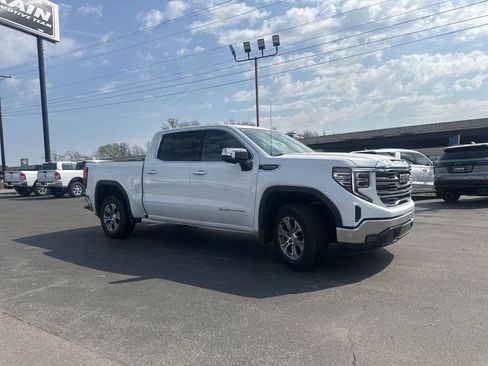 Used 2025 GMC Sierra 1500 SLT image 3