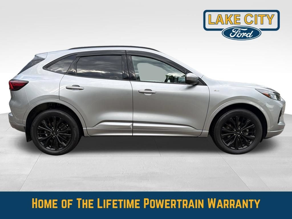 Used 2023 Ford Escape ST-Line Elite AWD/4WD image 7