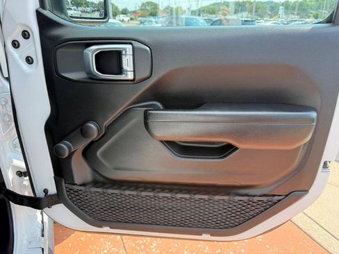 Used 2022 Jeep Gladiator Sport AWD/4WD image 20