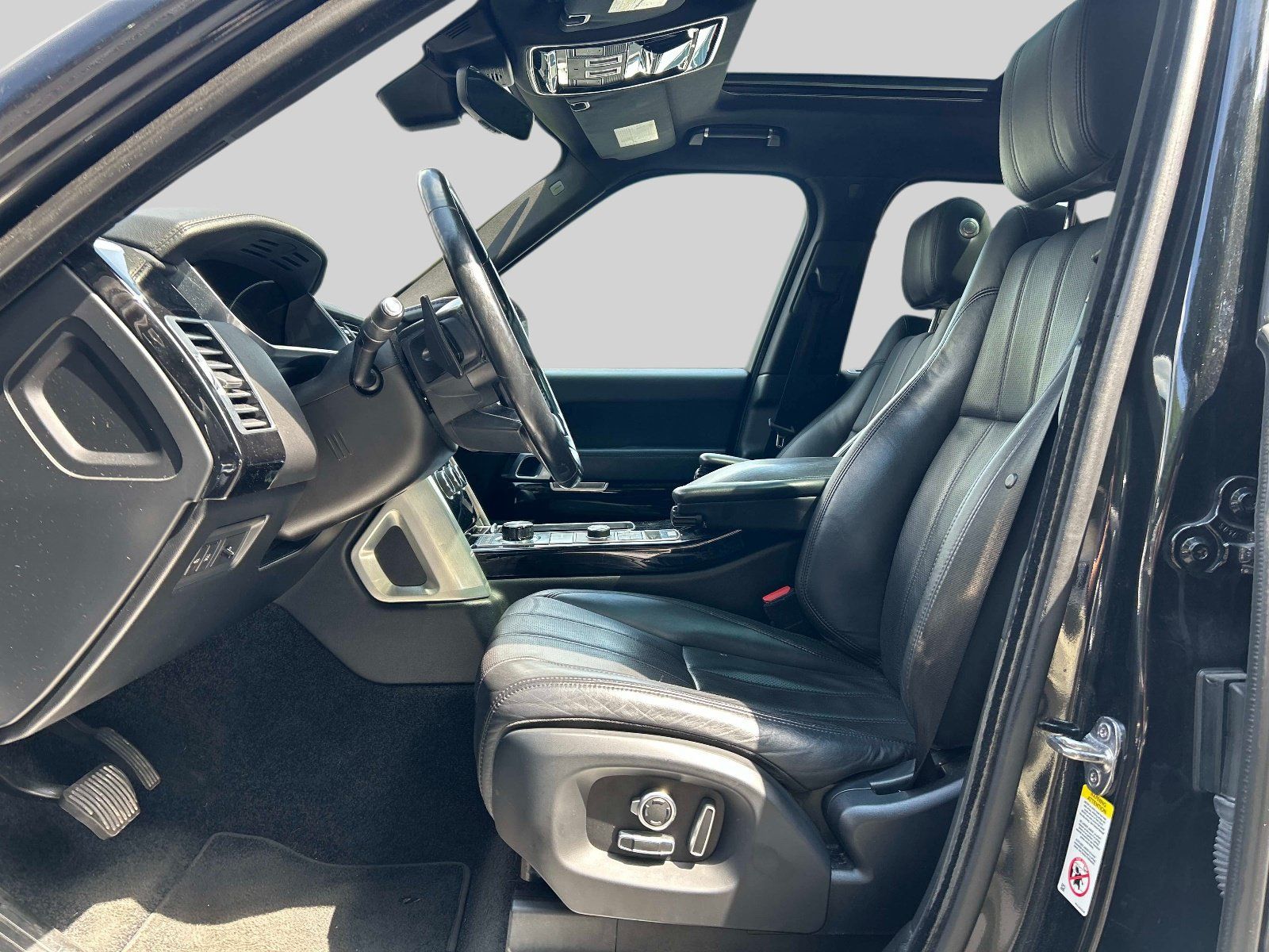 Used 2017 Land Rover Range Rover HSE AWD/4WD image 19