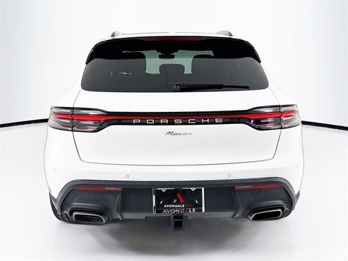 Used 2024 Porsche Macan image 10
