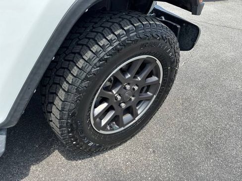 Used 2021 Jeep Gladiator Overland w/ Trailer Tow Package AWD/4WD image 16
