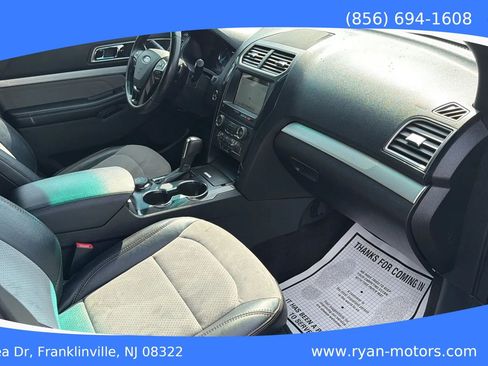 Used 2017 Ford Explorer XLT w/ XLT Appearance Package AWD/4WD image 17
