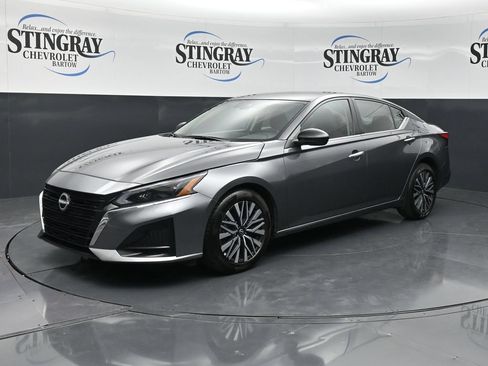 Used 2025 Nissan Altima 2.5 SV FWD image 4