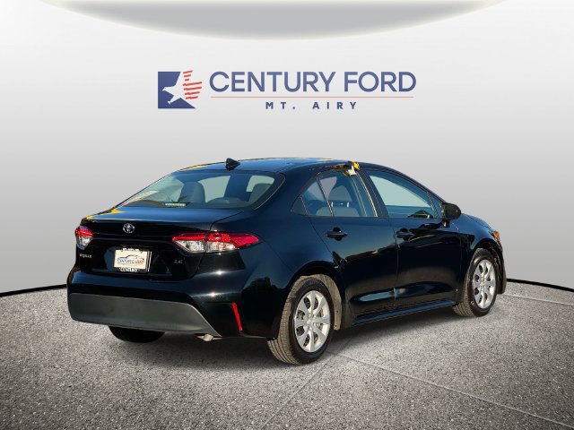 Used 2024 Toyota Corolla LE FWD image 2