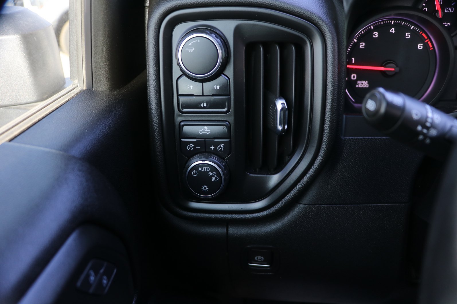 Used 2024 Chevrolet Silverado 2500 W/T w/ WT Convenience Package AWD/4WD image 12