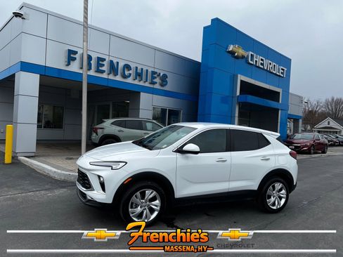 Used 2025 Buick Encore GX Preferred AWD/4WD image 1