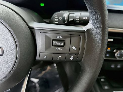 Used 2025 Nissan Kicks SV AWD/4WD image 21