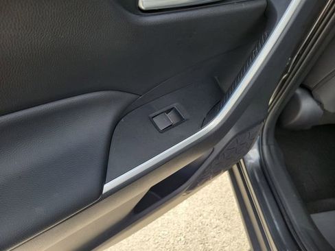 Used 2025 Toyota RAV4 XLE image 10