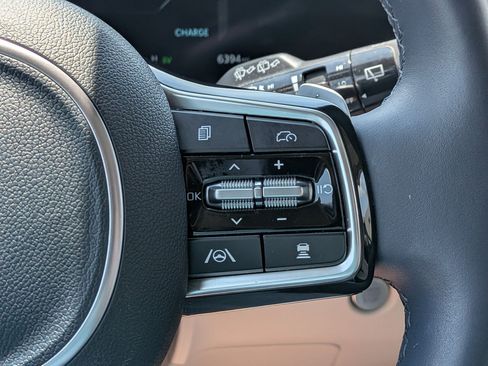 Certified 2025 Kia Carnival SX Prestige FWD image 16