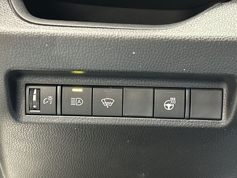 Used 2022 Toyota RAV4 SE AWD/4WD image 29