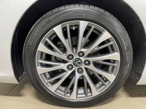 Used 2019 Lexus ES 350 w/ Premium Package image 10