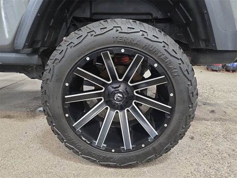 Used 2021 Jeep Gladiator Mojave w/ Uconnect 4C Nav & Sound Group image 32