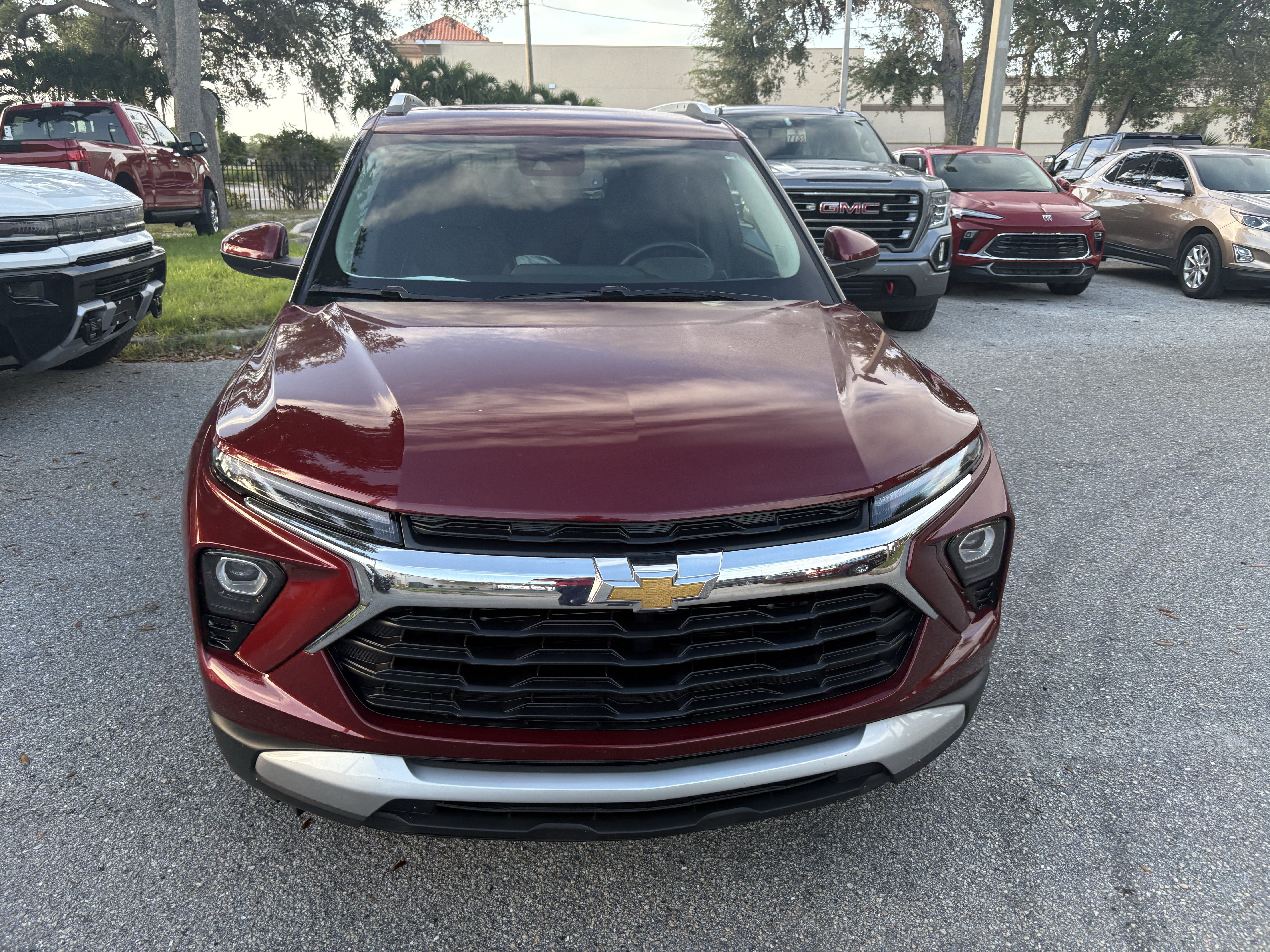 Used 2025 Chevrolet TrailBlazer LT w/ Convenience Package FWD image 2