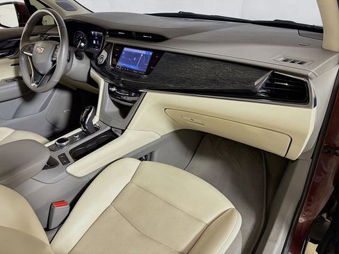 Used 2022 Cadillac XT6 Premium Luxury w/ Technology Package FWD image 30