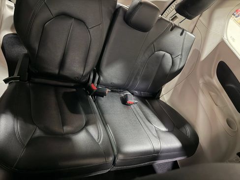 Used 2022 Chrysler Voyager LX w/ Fleet Security Group FWD image 33