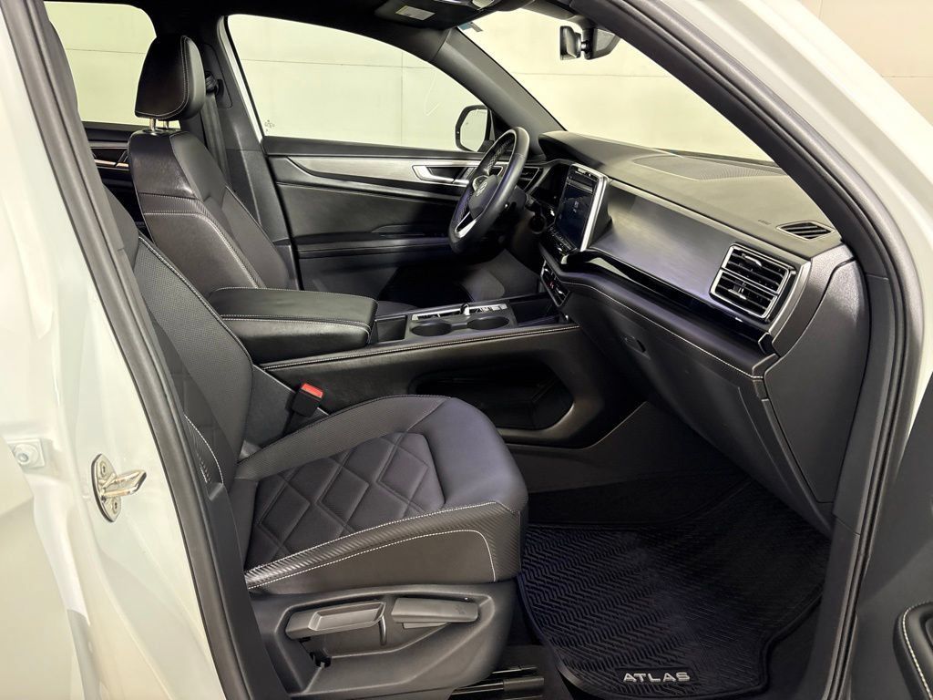 Used 2024 Volkswagen Atlas Cross Sport SE FWD image 20