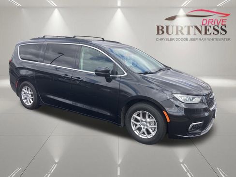 Used 2022 Chrysler Pacifica Touring-L image 9