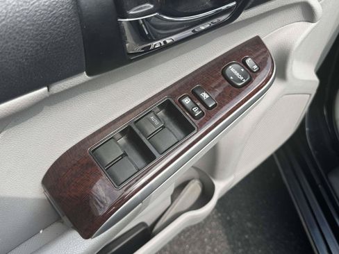 Used 2012 Toyota Camry XLE FWD image 16