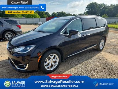 Used 2017 Chrysler Pacifica Touring-L w/ Tire & Wheel Group