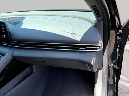 Used 2023 Hyundai Elantra SEL FWD image 19