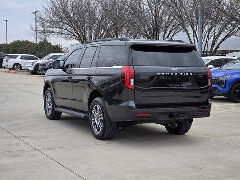 Used 2025 Ford Expedition Active image 3
