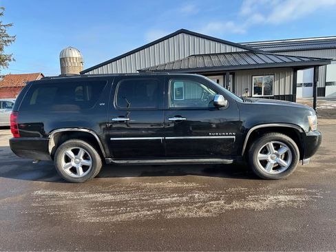Used 2014 Chevrolet Suburban LTZ image 7