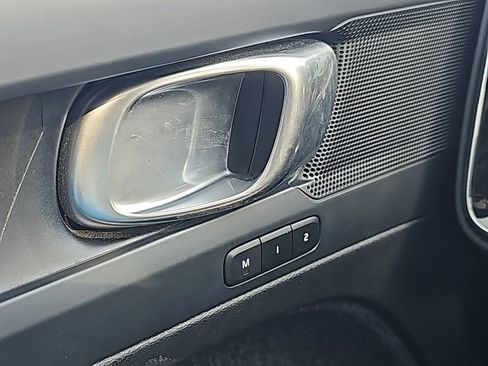 Certified 2023 Volvo C40 Recharge Core image 9