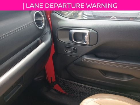 Used 2018 Jeep Wrangler Unlimited Sahara w/ Uconnect 4C Nav & Sound Group AWD/4WD image 15