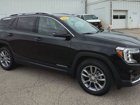 Used 2022 GMC Terrain SLT w/ Tech Package AWD/4WD image 3