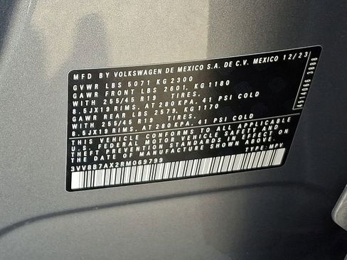 Certified 2024 Volkswagen Tiguan SE R-Line AWD/4WD image 28