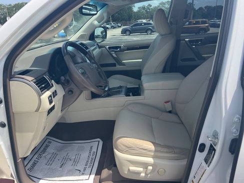 Used 2019 Lexus GX 460 Premium w/ Premium Package AWD/4WD image 3
