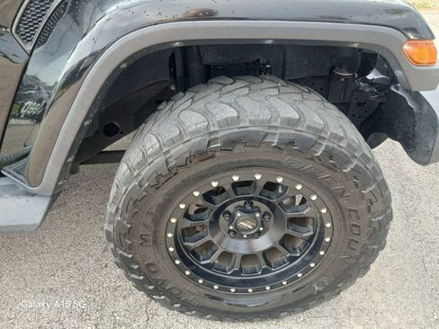 Used 2020 Jeep Gladiator Overland AWD/4WD image 19