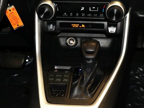 Used 2021 Toyota RAV4 LE image 33