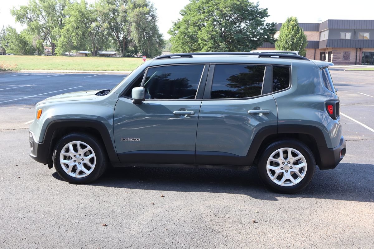 Used 2018 Jeep Renegade Latitude FWD image 9