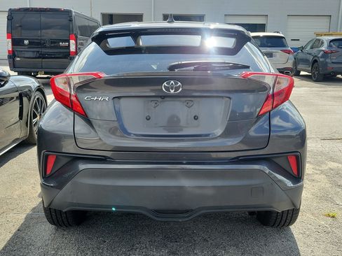 Used 2019 Toyota C-HR XLE FWD image 5