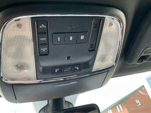 Used 2019 Jeep Grand Cherokee Altitude AWD/4WD image 14