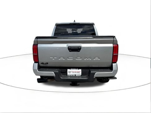 Used 2025 Toyota Tacoma TRD Sport AWD/4WD image 4