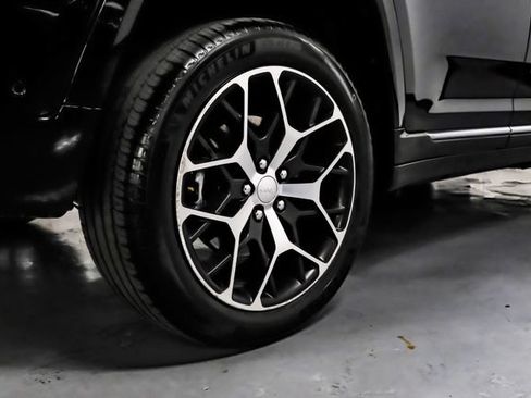 Used 2022 Jeep Grand Cherokee Summit AWD/4WD image 92